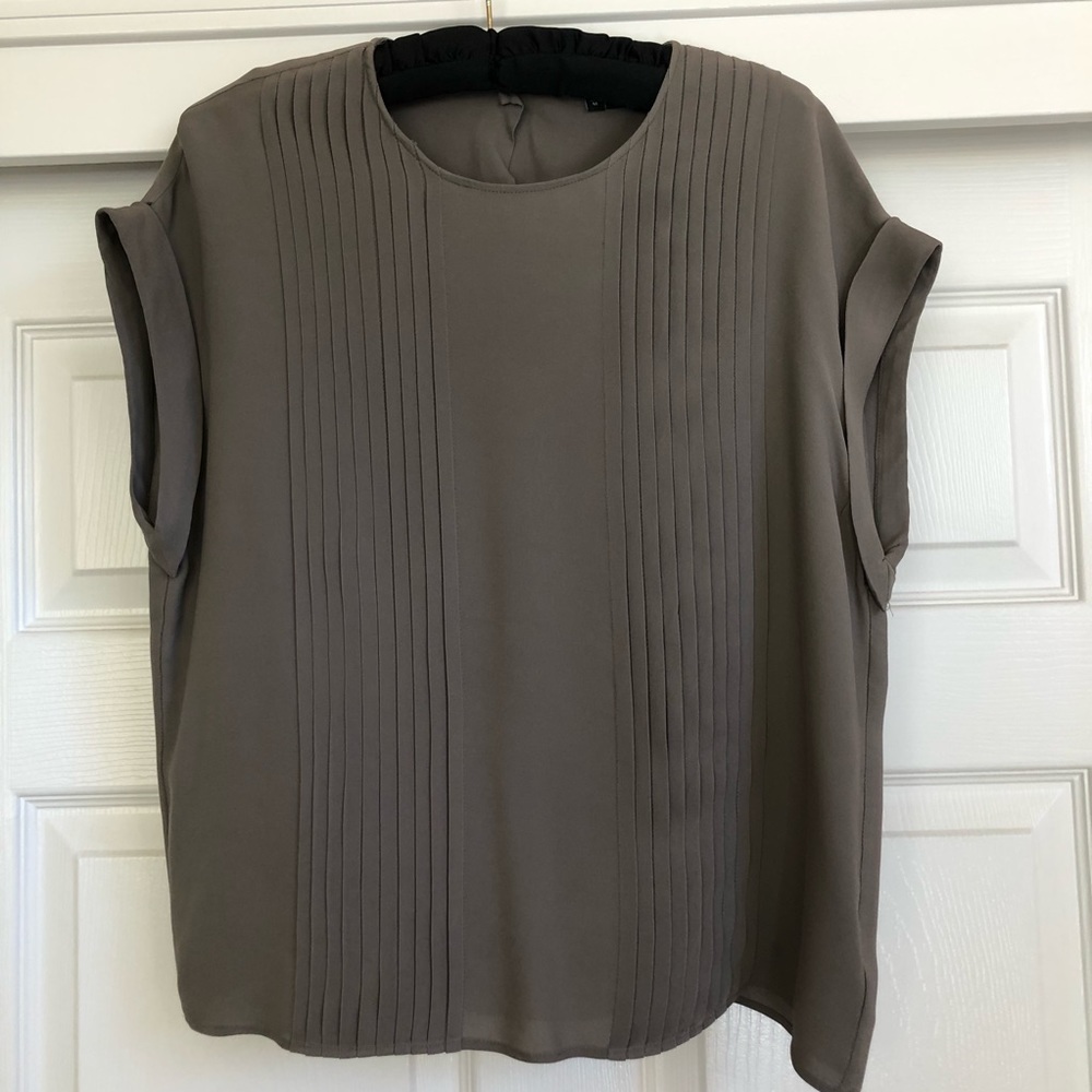 Theory “Sellida” 100% Silk Blouse. Short Cuffed Sleeves. Size Medium. Mauve.